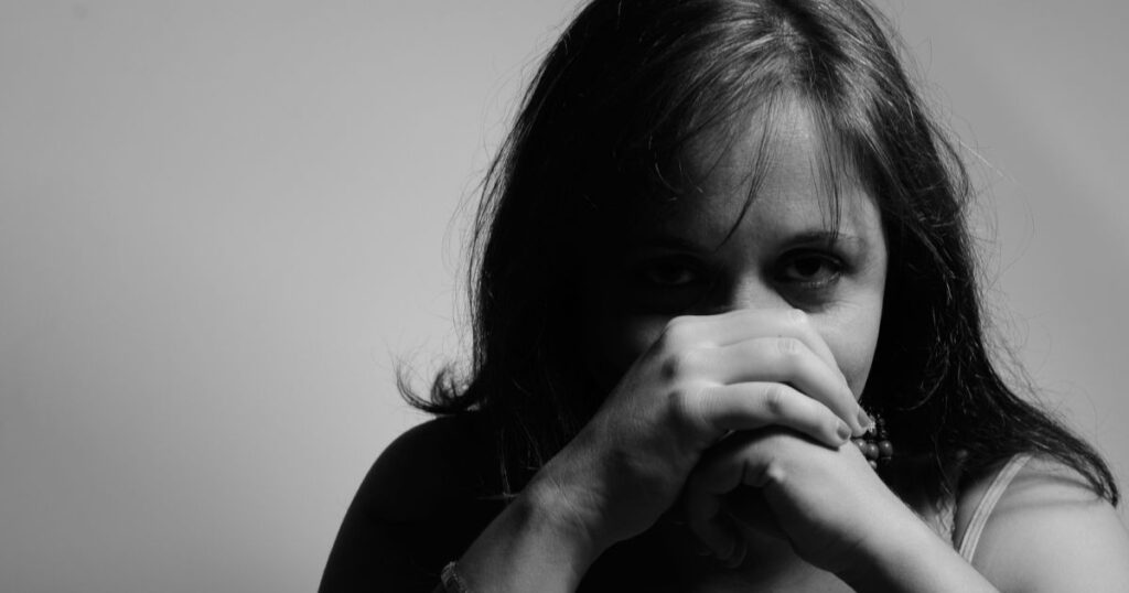Muchos sueñan con hacerse virales, pero la visibilidad sin estrategia no construye negocios. No necesitas ser viral. Necesitas estrategia.